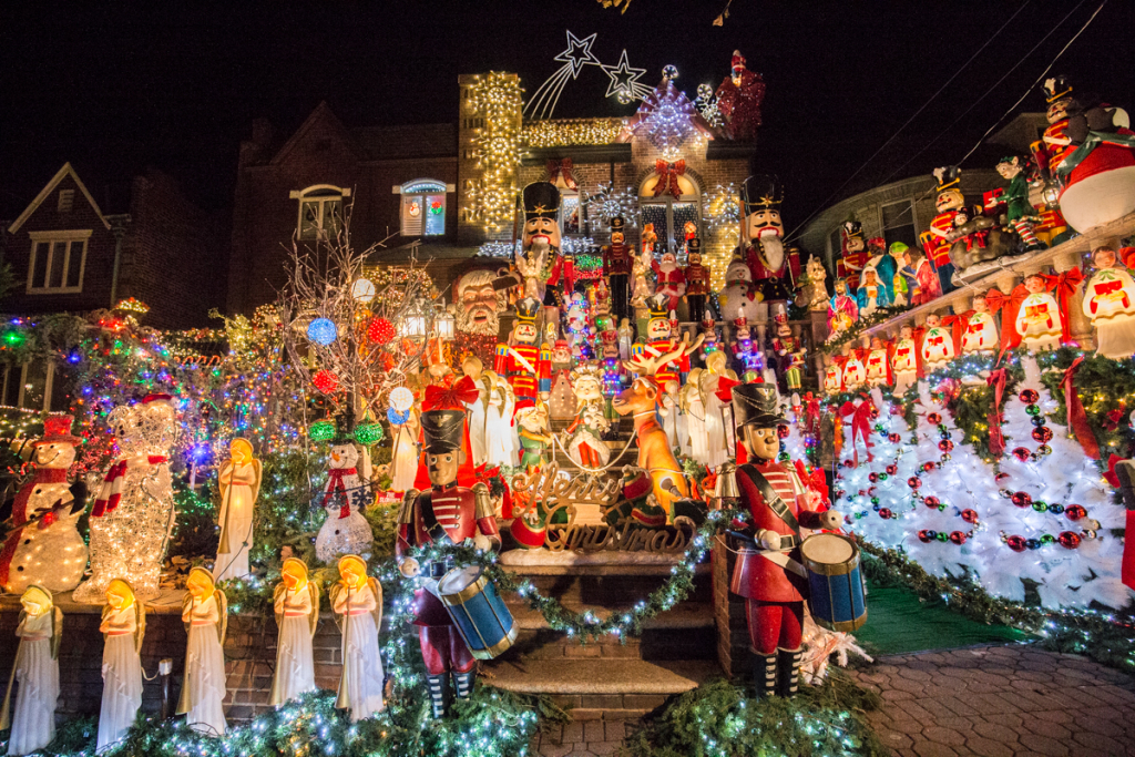 VISITING DYKER HEIGHTS AND CHRISTMAS LIGHTS