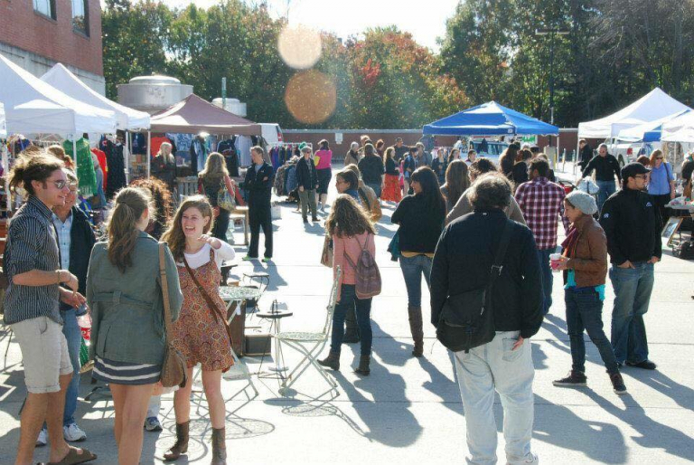 BOSTON FLEA MARKETS TAKE NEW YORK TOURS